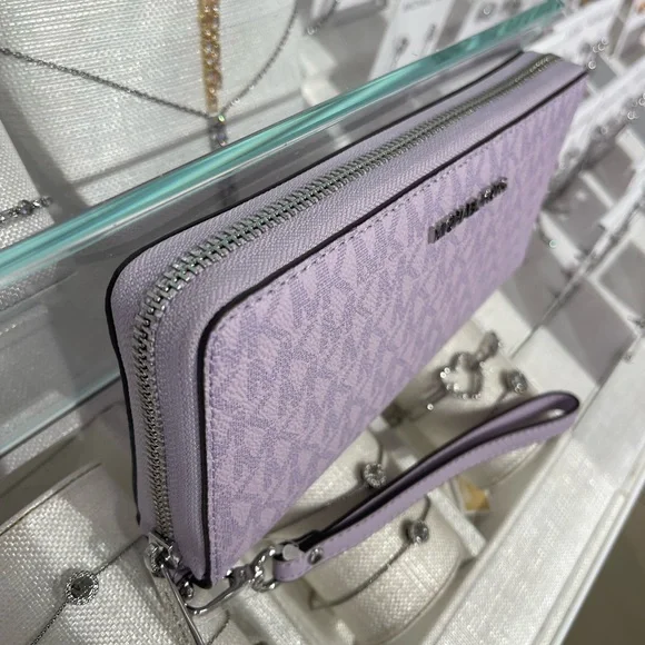 MICHAEL KORS Jet Set Lg Signatu Logo Continental Wallet Wristlet Phone
Lt Quartz - Picture 16 of 16